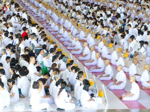 ภาพ No.215038:วันเสาร์ที่ 5 เมษายน พ.ศ. 2568 พิธีเวียนประทักษิณรอบพระมหาธรรมกายเจดีย์  พิธีวันทาเจดีย์ พิธีขอขมาและมอบผ้าไตร ในโครงการบรรพชาสามเณรฟื้นฟูพระพุทธศาสนาทั่วไทย , โครงการหน่อแก้วเปรียญธรรม รุ่นที่ 13 ,  โครงการสามเณรยุวธรรมทายาท รุ่นที่ 33 , โครงการสามเณรมั