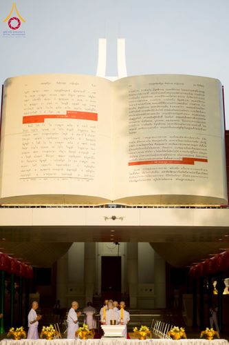 ภาพ No.244622:วันเสาร์ที่ 6 กันยายน พ.ศ. 2568 พิธีเวียนประทักษิณ และวันทาสีมาของนาคธรรมทายาท โครงการอุปสมบทหมู่บูชาธรรมครบรอบ 108 ปี วันครูผู้ค้นพบวิชชาธรรมกาย ณ โบสถ์พระไตรปิฎก วัดพระธรรมกาย