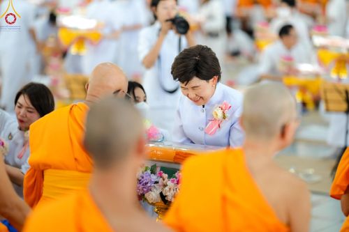 ภาพ No.143269:พิธีถวายภัตตาหารเพื่อเป็นกำลังแห่งการเข้าถึงธรรม ของพระภิกษุสามเณร วัดพระธรรมกาย วันเสาร์ที่ 6 กรกฏาคม พ.ศ. 2567 ณ หอฉันคุณยายอาจารย์ วัดพระธรรมกาย จ.ปทุมธานี