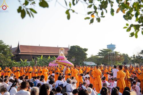 ภาพ No.112788:พิธีตักบาตรพระธรรมยาตราฯ ณ วัดสองพี่น้อง จ.สุพรรณบุรี วันที่ 15 มกราคม พ.ศ. 2567