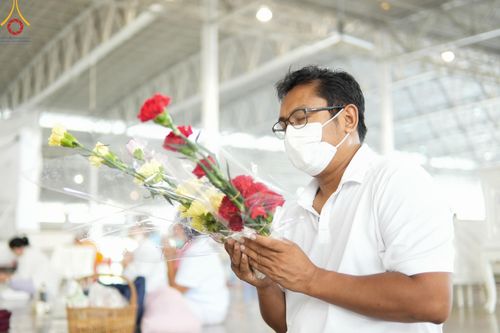 ภาพ No.123106:พิธีตักบาตร และพิธีบูชาข้าวพระ ในวันอาทิตย์ต้นเดือนที่ 4 กุมภาพันธ์ พ.ศ. 2567 ณ วัดพระธรรมกาย จ.ปทุมธานี