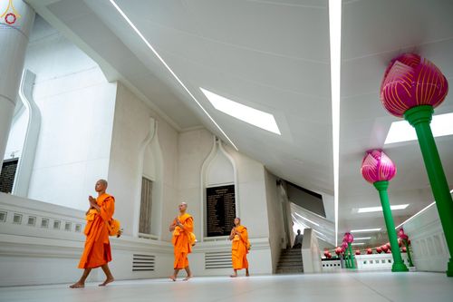 ภาพ No.227787:วันเสาร์ที่ 31 พฤษภาคม พ.ศ.2568 พิธีถวายผ้าไตรแด่สามเณรผู้เข้ารับการอุปสมบท , พิธีอุปสมบทสามเณรเตรียม DCI วัดพระธรรมกาย จ.ปทุมธานี