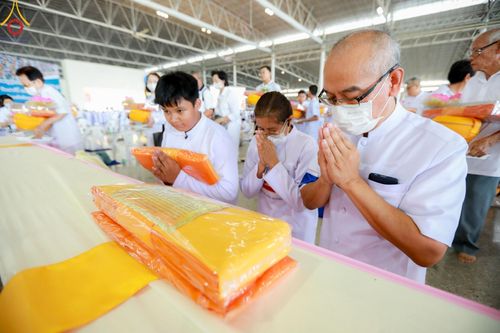 ภาพ No.131677:พิธีร่วมบุญบรรพชาสามเณร 5,000 รูป ณ บ้านแก้วเรือนทองคุณยาย สภาธรรมกายสากล วัดพระธรรมกาย วันเสาร์ที่ 23 มีนาคม พ.ศ. 2567