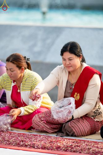 ภาพ No.120102:พิธีต้อนรับพระธรรมยาตรา ในโครงการธรรมยาตรา กตัญญูบูชา มหาปูชนียาจารย์ พระมงคลเทพมุนี(สด จนฺทสโร) พระผู้ปราบมาร อนุสรณ์สถาน 7 แห่ง ปีที่ 12 วันที่ 28 มกราคม พ.ศ. 2567 ณ วัดพระธรรมกาย จ.ปทุมธานี