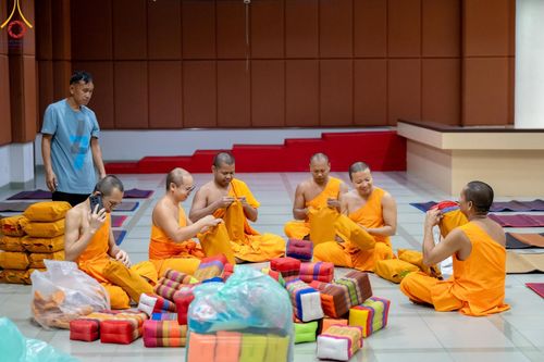 ภาพ No.60609:V.38 ทุ่มพลังเพื่อพ่อครบ 80 ปี ภาพการเตรียมงานของหน่วยงานต่างๆ เพื่อพิธีฉลองอายุวัฒนมงคล 80 ปี หลวงพ่อธัมมชโย และรับถวายมหาสังฆทาน 10,000 กว่าวัดทั่วประเทศ ในวันคุ้มครองโลก วันจันทร์ที่ 22 เมษายน พ.ศ. 2567