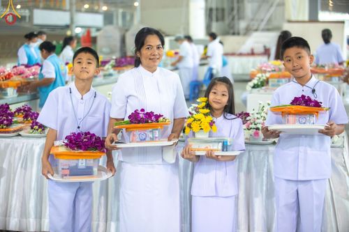 ภาพ No.205942:พิธีตักบาตร และ พิธีบูชาข้าวพระ ในวันอาทิตย์ต้นเดือน 2 กุมภาพันธ์ พ.ศ. 2568 ณ สภาธรรมกายสากล วัดพระธรรมกาย