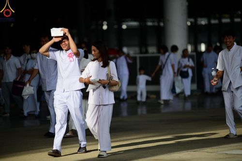 ภาพ No.149991:พิธีตักบาตร , พิธีปฎิบัติธรรม , พิธีถวายภัตตาหารเมนูสวรรค์ ในพรรษาแห่งการเข้าถึงธรรม วันธรรมชัย วันอังคารที่ 27 สิงหาคม พ.ศ.2567 ณ สภาธรรมกายสากล วัดพระธรรมกาย