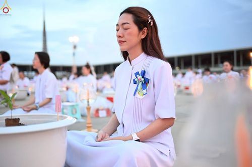 ภาพ No.252980:วันที่ 10 ตุลาคม พ.ศ. 2568 พิธีปลูกต้นทรัพย์บานชื่น ณ ลานธรรม วัดพระธรรมกาย