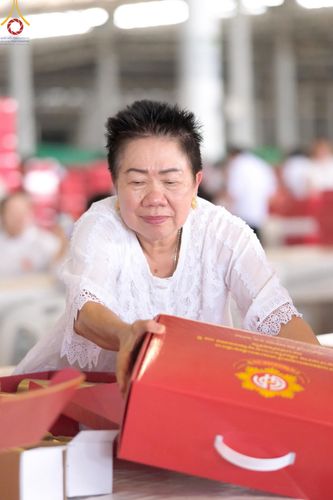 ภาพ No.212344:วันพุธที่ 19 มีนาคม พ.ศ. 2568 การบรรจุไทยธรรมลงกล่องสำเร็จ 43,500 กล่อง เพื่อถวายแด่พระสังฆาธิการ 40,000 กว่าวัดทั่วไทย ในวันคุ้มครองโลก 22 เมษายน พ.ศ. 2568 ณ บ้านแก้วเรือนทองคุณยายฯ วัดพระธรรมกาย