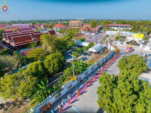 ภาพ No.193345:พิธีต้อนรับพระธรรมยาตรา ณ อนุสรณ์สถาน สถานที่เกิดในเพศสมณะ วัดสองพี่น้อง อำเภอสองพี่น้อง จังหวัดสุพรรณบุรี ในโครงการธรรมยาตรา กตัญญูบูชา มหาปูชนียาจารย์ พระมงคลเทพมุนี(สด จนฺทสโร) พระผู้ปราบมาร อนุสรณ์สถาน 7 แห่ง ปีที่ 13 วันที่ 11 มกราคม พ.ศ. 2568