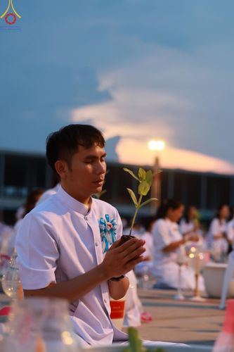 ภาพ No.160508:พิธีปลูกต้นทรัพย์บานชื่น ณ ลานธรรม พระมหาธรรมกายเจดีย์ วัดพระธรรมกาย จ.ปทุมธานี วันพฤหัสบดีที่ 10 ตุลาคม พ.ศ. 2567