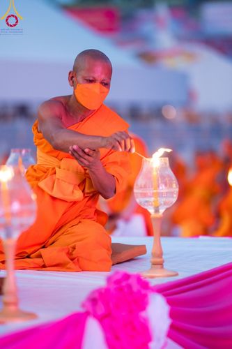 ภาพ No.109661:พิธีจุดประทีปถวายเป็นพุทธบูชา และบูชาธรรมมหาปูชนียาจารย์ วันที่ 10 มกราคม พ.ศ. 2567 ณ อนุสรณ์สถานคลองบางนางแท่น อ.สามพราน จ.นครปฐม