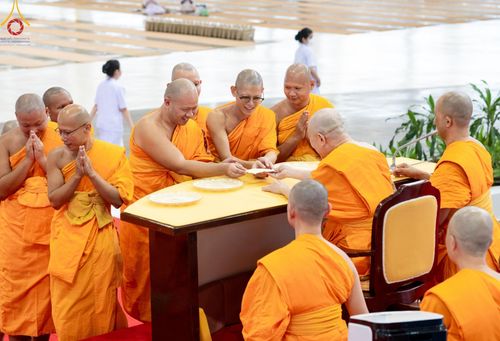 ภาพ No.151533:พิธีจุดเทียนใจ ไฟนิรันดร์ อนันตชัย ณ สภาธรรมกายสากล วัดพระธรรมกาย วันอาทิตย์ต้นเดือนที่ 1 กันยายน พ.ศ. 2567