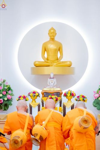ภาพ No.252324:วันที่ 4-5 ตุลาคม พ.ศ. 2568  วัดพระธรรมกายแคลิฟอร์เนีย ประเทศสหรัฐอเมริกา ได้จัดพิธีตัดปอยผม โดยคณะสงฆ์ ญาติ ๆ และสาธุชน ให้กับนาคธรรมทายาท 8 ท่าน และได้จัดพิธีบรรพชา-อุปสมบท ฉลองพิธีทอดกฐินบรมจักรพรรดิ สร้างอุโบสถ 82 ปี บูชาธรรมหลวงพ่อธัมมชโย