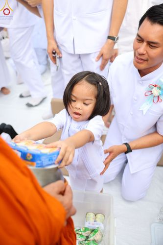 ภาพ No.85985:ตักบาตรพระนานาชาติ 10,000 รูป ใจกลางนครหาดใหญ่ จ.สงขลา วันอาทิตย์ที่ 20 สิงหาคม พ.ศ. 2566