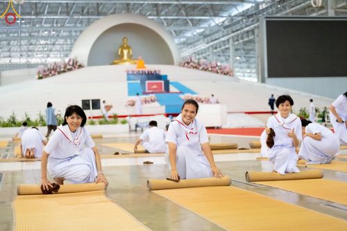 ภาพ No.134661:V.35 เพื่อบุญต้นเดือน การรับบุญของเจ้าหน้าที่หน่วยงานต่างๆ เพื่องานบุญวันอาทิตย์ต้นเดือน ณ วัดพระธรรมกาย วันที่ 7 เมษายน พ.ศ. 2567