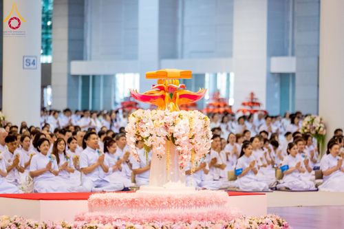 ภาพ No.264382:วันอาทิตย์ที่ 2 พฤศจิกายน พ.ศ. 2568 พิธีบูชาข้าวพระ ณ สภาธรรมกายสากล วัดพระธรรมกาย