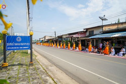ภาพ No.129090:พระธรรมยาตราเดินธรรมยาตรา ณ ชุมชนรอบศูนย์ปฏิบัติธรรมภาคใต้ อ.บางกล่ำ จ.สงขลา วันที่ 10 มีนาคม พ.ศ. 2567