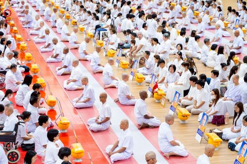 ภาพ No.217038:วันเสาร์ที่ 12 เมษายน พ.ศ. 2568 พิธีเวียนประทักษิณรอบพระมหาธรรมกายเจดีย์  พิธีวันทาเจดีย์ พิธีขอขมาและมอบผ้าไตร ในโครงการอุปสมบทหมู่ บูชาธรรมหลวงพ่อธัมมชโย, โครงการธรรมทายาท ระดับอุดมศึกษา รุ่นที่ 52 ,  โครงการบวชพระนานาชาติ AEC & WAB CEO รุ่นที่ 4 , ณ ว