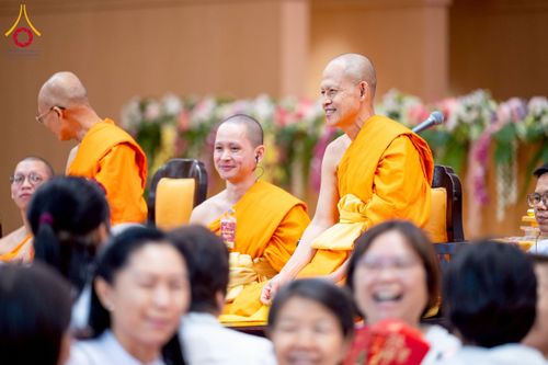 ภาพ No.272958:วันอาทิตย์ที่ 23 พฤศจิกายน พ.ศ.2568 พิธีมุทิตาสักการะ พระมหาเถระและพระเถระ ประจำปีพุทธศักราช 2568 ณ ห้องแก้วสารพัดนึก 2 สภาธรรมกายสากล  วัดพระธรรมกาย