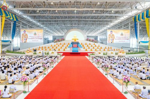 ภาพ No.143481:พิธีตักบาตร ข้าวสารอาหารแห้ง ณ บ้านแก้วเรือนทองคุณยายฯ และ พิธีบูชาข้าวพระ  ณ สภาธรรมกายสากล วัดพระธรรมกาย วันอาทิตย์ที่ 7 กรกฎาคม พ.ศ. 2567