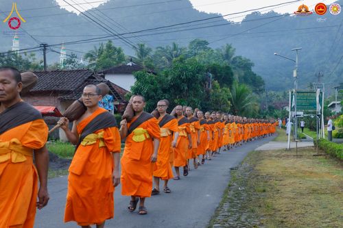 ภาพ No.280048:วันที่ 31 ธันวาคม พ.ศ. 2568 เดินธรรมยาตราที่บรมพุทธโธ อินโดนีเซีย