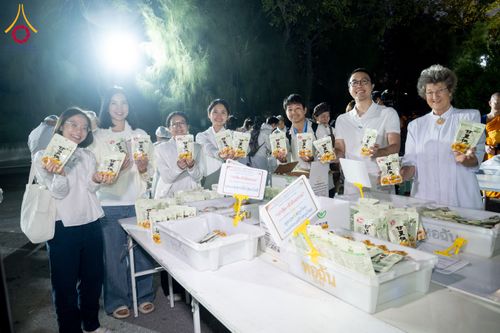 ภาพ No.289486:วันที่ 7 มกราคม พ.ศ. 2569 พิธีถวายภัตตาหารเป็นสังฆทาน แด่พระธรรมยาตรา ในโครงการธรรมยาตรา กตัญญูบูชา มหาปูชนียาจารย์ พระมงคลเทพมุนี(สด จนฺทสโร) พระผู้ปราบมาร อนุสรณ์สถาน 7 แห่ง ปีที่ 14 ณ อนุสรณ์สถานมหาวิหารพระมงคลเทพมุนี (โลตัสแลนด์) อ.สองพี่น้อง จ.สุพรร