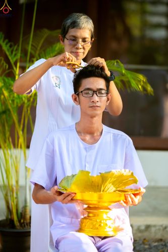 ภาพ No.319723:วันอาทิตย์ที่ 5 เมษายน พ.ศ.2569 พิธีตัดปอยผม และปลงผมนาคธรรมทายาท โครงการบรรพชาและอุปสมบทหมู่ รุ่นบูชาธรรม 82 ปี หลวงพ่อธัมมชโย