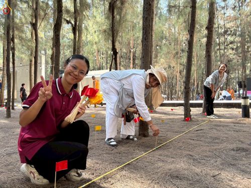 ภาพ No.300476:ภาพเบื้องหลังอาสาสมัครรวมใจ ชุดที่ 3 ในโครงการธรรมยาตรา กตัญญูบูชา มหาปูชนียาจารย์ พระมงคลเทพมุนี(สด จนฺทสโร) พระผู้ปราบมาร อนุสรณ์สถาน 7 แห่ง ปีที่ 14