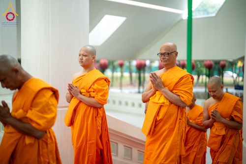 ภาพ No.298216:วันเสาร์ที่ 17 มกราคม พ.ศ. 2569 พิธีบรรพชาอุปสมบท โครงการอุปสมบทหมู่ บูชาธรรมครบ 117 ปี คุณยายอาจารย์มหารัตนอุบาสิกาจันทร์ ขนนกยูง  ณ อุโบสถพระไตรปิฎก วัดพระธรรมกาย