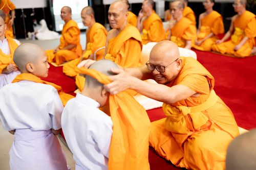 ภาพ No.338834:วันที่ 11 กรกฎาคม พศ.2569 พิธีบรรพชาอุปสมบท โครงการอุปสมบทหมู่ธรรมทายาทนานาชาติ  IDOP รุ่นที่ 21 (ภาษาจีน)  จากประเทศจีน มาเลเซีย สิงคโปร์ และไต้หวัน , โครงการบรรพชาสามเณรโรงเรียนนานาชาติ รุ่นที่ 15