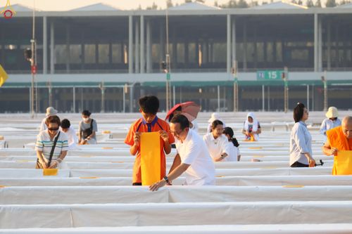 ภาพ No.320233:วันที่ 3-7 เมษายน พ.ศ.2569 การเตรียมงาน ณ ลานธรรม เพื่องานถวายมหาสังฆทาน 40,000 กว่าวัดทั่วประเทศ วันคุ้มครองโลก 22 เมษายน พ.ศ.2569 วัดพระธรรมกาย