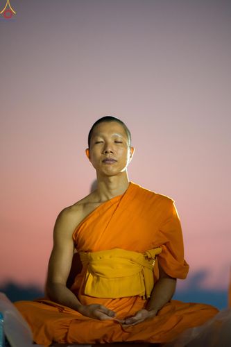 ภาพ No.294333:วันที่ 14 มกราคม พ.ศ. 2569 พิธีตักบาตรพระธรรมยาตรา ณ วัดสองพี่น้อง ต.ต้นตาล อ.สองพี่น้อง จ.สุพรรณบุรี ในโครงการธรรมยาตรา กตัญญูบูชา มหาปูชนียาจารย์ พระมงคลเทพมุนี(สด จนฺทสโร) พระผู้ปราบมาร อนุสรณ์สถาน 7 แห่ง ปีที่ 14