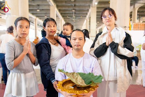 ภาพ No.293627:วันที่ 10 มกราคม พ.ศ. 2569 พิธีปลงผมธรรมทายาทบูชาธรรม 117  ปี คุณยายอาจารย์ฯ ณ วิหารคด วัดพระธรรมกาย ปทุมธานี