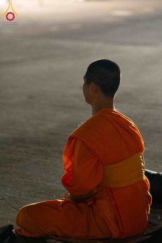 ภาพ No.297259:วันที่ 15 มกราคม พ.ศ.2569 พระธรรมยาตราปฏิบัติธรรมและถ่ายภาพหมู่ประวัติศาสตร์ อนุสรณ์สถานลำดับที่ 4 สถานที่เกิดด้วยกายธรรม  ณ วัดโบสถ์บน ต.บางคูเวียง จ.นนทบุรี ในโครงการธรรมยาตรา กตัญญูบูชา มหาปูชนียาจารย์ พระมงคลเทพมุนี(สด จนฺทสโร) พระผู้ปราบมาร อนุสรณ์ส