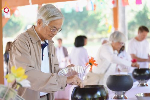 ภาพ No.321604:วันอาทิตย์ที่ 12 เมษายน พ.ศ.2569 กิจกรรมงานบุญวันสงกรานต์ (ตักบาตร ขอขมาพ่อแม่ สรงน้ำพระ รดน้ำขอพร) ณ วัดพระธรรมกายจอร์เจีย ประเทศสหรัฐอเมริกา