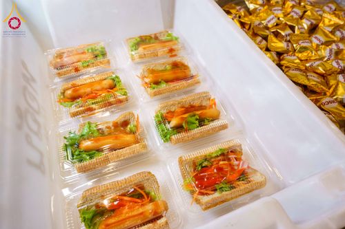 ภาพ No.303215:วันที่ 26 มกราคม พ.ศ. 2569 พิธีถวายภัตตาหารเป็นสังฆทาน แด่พระธรรมยาตรา ณ วัดพระธรรมกาย  จังหวัดปทุมธานี ในโครงการธรรมยาตรา กตัญญูบูชา มหาปูชนียาจารย์ พระมงคลเทพมุนี(สด จนฺทสโร) พระผู้ปราบมาร อนุสรณ์สถาน 7 แห่ง ปีที่ 14