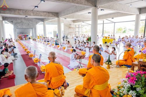 ภาพ No.65671:พิธีปลงผมและพิธีขอขมา มอบบาตรกับผ้าไตร ในโครงการอุปสมบทบูชาธรรม มหาปูชนียาจารย์ประจำปี 2565 ณ ศูนย์ปฎิบัติธรรมสมุทรปราการ(บางบ่อ)  วันอาทิตย์ที่ 20 พฤศจิกายน พ.ศ. 2565