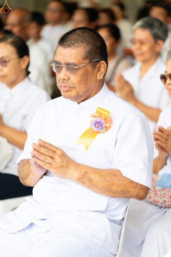 ภาพ No.330151:วันที่ 30 พฤษภาคม พ.ศ.2569 พิธีตัดปอยผมและปลงผม อุบาสกอุปสมบทอุทิศชีวิต 11 ท่าน ณ โบสถ์พระไตรปิฎก วัดพระธรรมกาย จังหวัดปทุมธานี