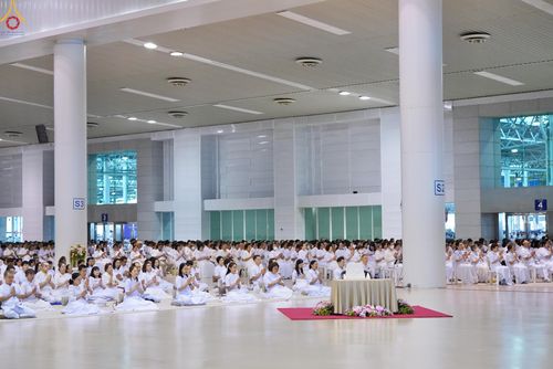 ภาพ No.331202:วันวิสาขบูชา อาทิตย์ที่ 31 พฤษภาคม พ.ศ.2569 พิธีปฏิบัติธรรม ณ ห้องแก้วสารพัดนึก 1  วัดพระธรรมกาย จังหวัดปทุมธานี
