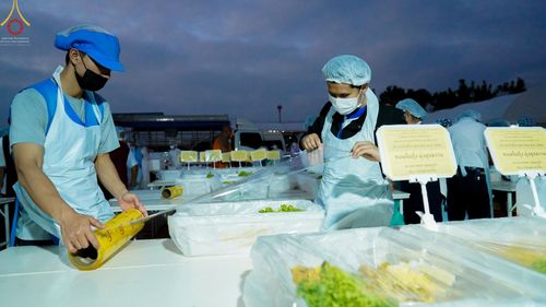 ภาพ No.69910:พิธีถวายภัตตาหารเป็นสังฆทาน แด่คณะพระธรรมยาตราฯ ในโครงการธรรมยาตราฯ ปีที่ 11 ณ อนุสรณ์สถานมหาวิหารพระมงคลเทพมุนี อ.สองพี่น้อง จ.สุพรรณบุรี วันที่ 9 มกราคม พ.ศ. 2566