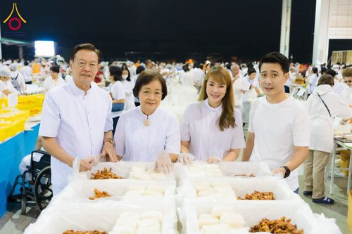 ภาพ No.121172:พิธีถวายภัตตาหารเป็นสังฆทาน แด่คณะพระธรรมยาตราฯ ในโครงการธรรมยาตรากตัญญูบูชา มหาปูชนียาจารย์ พระมงคลเทพมุนี(สด จนฺทสโร) พระผู้ปราบมาร อนุสรณ์สถาน 7 แห่ง ปีที่ 12 วันที่ 30 มกราคม พ.ศ. 2567 ณ สภาธรรมกายสากล วัดพระธรรมกาย