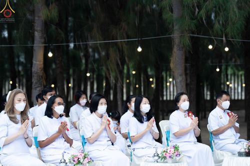 ภาพ No.69580:พิธีตักบาตรพระธรรมยาตราฯ ในโครงการธรรมยาตรากตัญญูบูชา มหาปูชนียาจารย์ พระมงคลเทพมุนี(สด จนฺทสโร) พระผู้ปราบมาร ปีที่ 11 ณ อนุสรณ์สถานลำดับที่ 1 สถานที่เกิดด้วยรูปกายเนื้อ อนุสรณ์สถานมหาวิหารพระมงคลเทพมุนี อ.สองพี่น้อง จ.สุพรรณบุรี