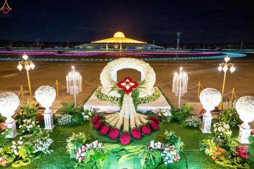 ภาพ No.345892:วันพฤหัสบดีที่ 27 สิงหาคม พ.ศ.2569 พิธีฉลองชัยสวดมนต์บทธัมมจักกัปปวัตตนสูตร 8,657,585,858 จบ ณ มหารัตนวิหารคด วัดพระธรรมกาย