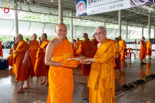 ภาพ No.316472:วันอาทิตย์ที่ 29 มีนาคม พ.ศ. 2569 พิธีทอดผ้าบังสุกุลและพิธีชำระร่าง โยมพ่อณรงค์ จินตมากุล  สิริอายุ 99 ปี 11 เดือน โยมบิดา พระครูปลัดรัตนวีรวัฒน์ (รังสฤษดิ์ อิทฺธิจินตโก) ที่ปรึกษาเจ้าคณะจังหวัดปทุมธานี เจ้าอาวาสวัดพระธรรมกาย  ณ ฌาปนสถานชั่วคราว ทางเข้า 