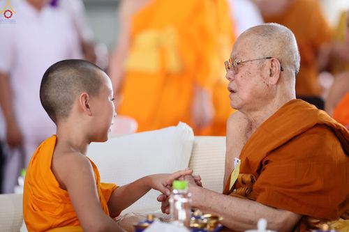 ภาพ No.323944:วันที่ 22 เมษายน พ.ศ.2569 (วันคุ้มครองโลก) พิธีถวายมหาสังฆทาน 40,000 กว่าวัดทั่วประเทศ ณ ลานธรรม พระมหาธรรมกายเจดีย์ วัดพระธรรมกาย