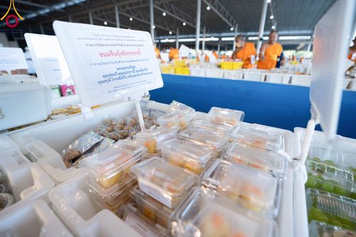 ภาพ No.105408:พิธีถวายภัตตาหารเป็นสังฆทาน แด่คณะพระธรรมยาตราฯ ในโครงการธรรมยาตรากตัญญูบูชา มหาปูชนียาจารย์ พระมงคลเทพมุนี(สด จนฺทสโร) พระผู้ปราบมาร อนุสรณ์สถาน 7 แห่ง ปีที่ 12 วันที่ 2 มกราคม พ.ศ. 2567 ณ สภาธรรมกายสากล วัดพระธรรมกาย