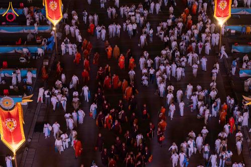 ภาพ No.324504:วันที่ 22 เมษายน พ.ศ.2569 (วันคุ้มครองโลก) บรรยากาศพระสังฆาธิการและสาธุชน การเดินทางกลับ งานถวายมหาสังฆทาน 40,000 กว่าวัดทั่วประเทศ วัดพระธรรมกาย