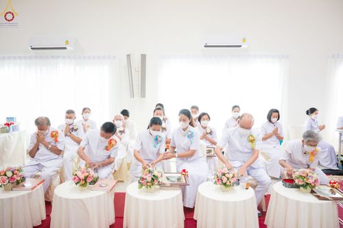 ภาพ No.70334:พิธีเจริญพระพุทธมนต์ ปฏิบัติธรรม มอบทุนการศึกษา ถวายสังฆทาน 139 วัด เพื่อถวายเป็นพุทธบูชา และขับเคลื่อนโครงการหมู่บ้านรักษาศีล 5 โดยคณะสงฆ์จังหวัดสุพรรณบุรี คณะศิษยานุศิษย์วัดพระธรรมกาย โครงการธรรมยาตรา ปีที่ 11 วันที่ 7 มกราคม พ.ศ. 2566 ณ ศูนย์ปฏิบัติธร