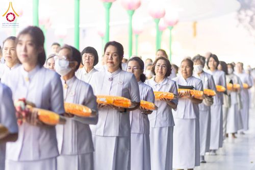 ภาพ No.298026:วันเสาร์ที่ 17 มกราคม พ.ศ. 2569 พิธีบรรพชาอุปสมบท โครงการอุปสมบทหมู่ บูชาธรรมครบ 117 ปี คุณยายอาจารย์มหารัตนอุบาสิกาจันทร์ ขนนกยูง  ณ อุโบสถพระไตรปิฎก วัดพระธรรมกาย